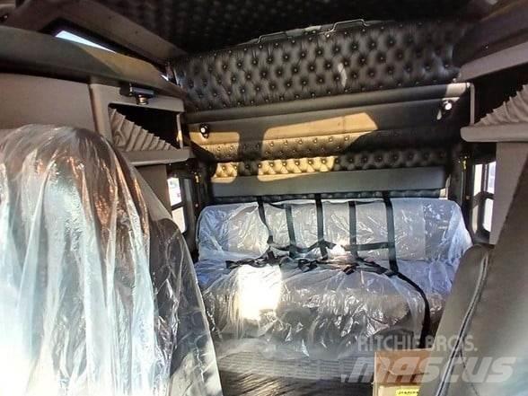 Kenworth W900L Vetopöytäautot
