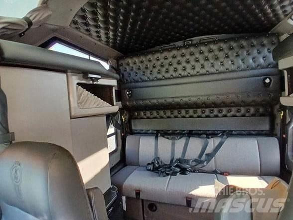 Kenworth W900L Vetopöytäautot