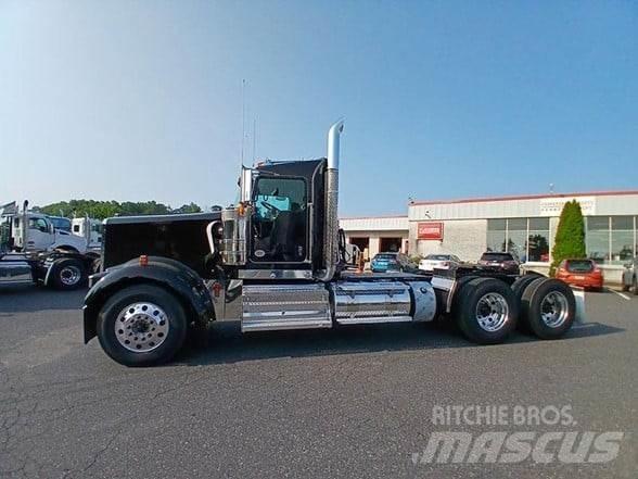 Kenworth W900L Vetopöytäautot