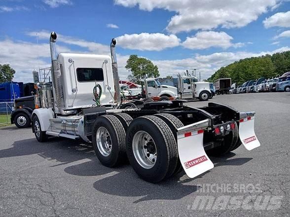 Kenworth W900L Vetopöytäautot