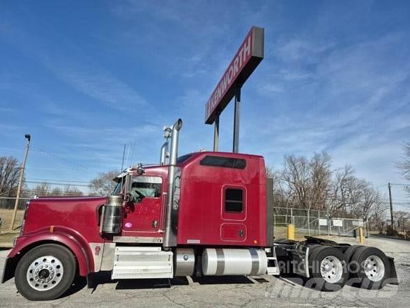 Kenworth W900L Vetopöytäautot