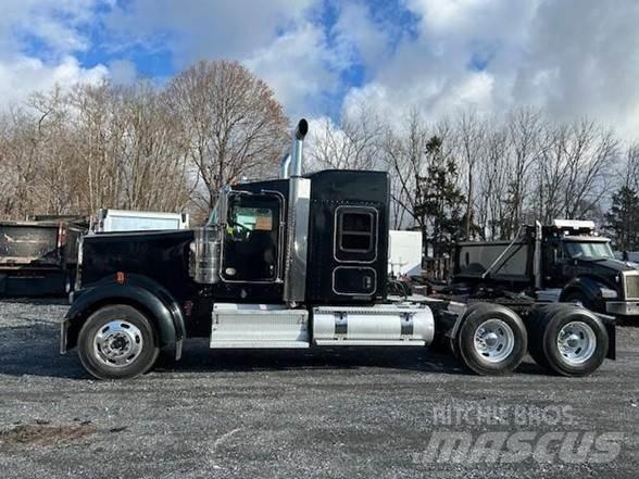Kenworth W900L Vetopöytäautot