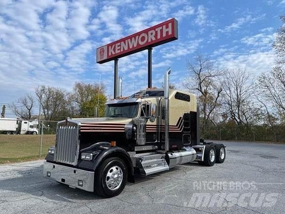 Kenworth W900L Vetopöytäautot