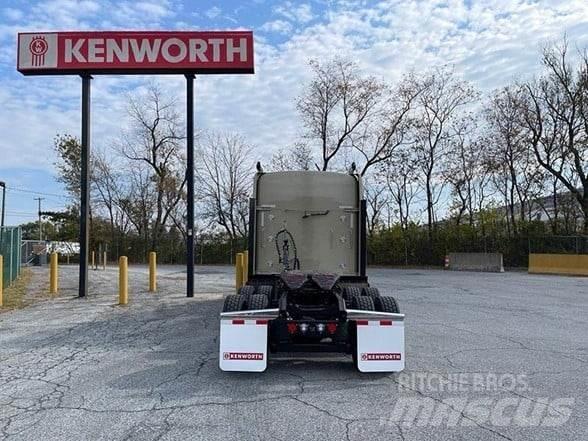 Kenworth W900L Vetopöytäautot