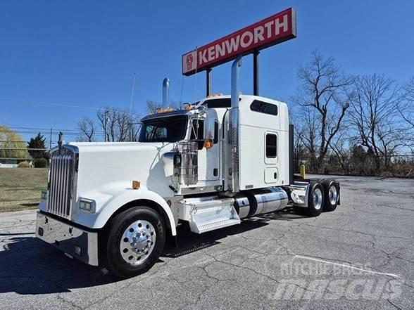 Kenworth W900L Vetopöytäautot