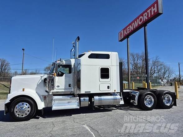 Kenworth W900L Vetopöytäautot