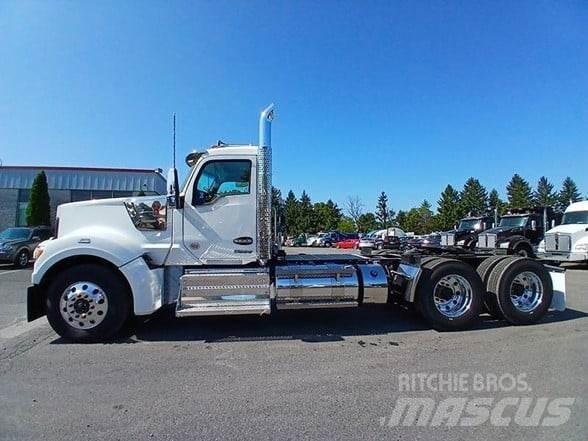 Kenworth W990 Vetopöytäautot