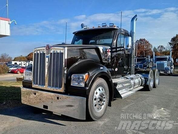 Kenworth W990 Vetopöytäautot
