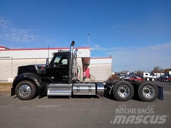 Kenworth W990 Vetopöytäautot