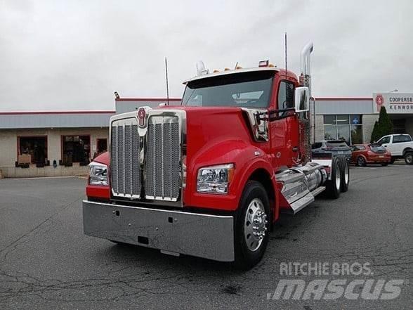 Kenworth W990 Vetopöytäautot