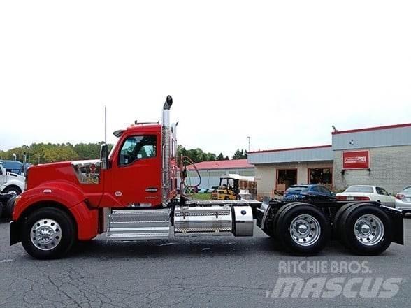 Kenworth W990 Vetopöytäautot
