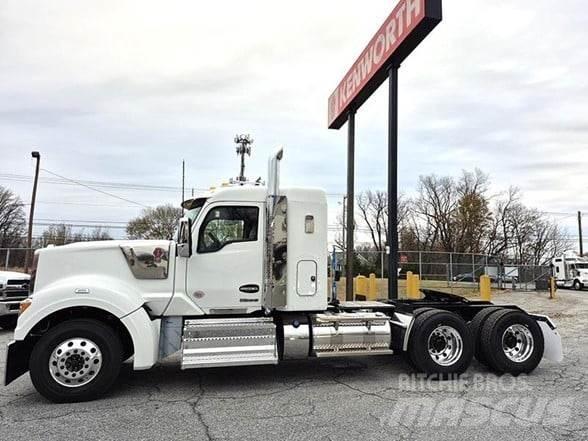 Kenworth W990 Vetopöytäautot