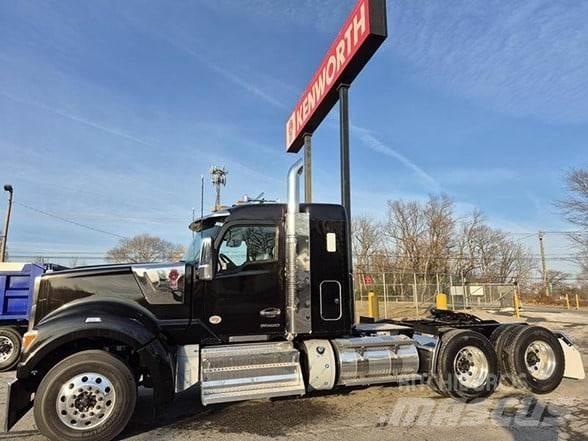Kenworth W990 Vetopöytäautot