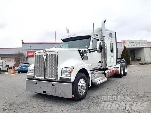 Kenworth W990 Vetopöytäautot