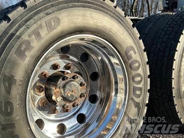 Mack CL733 Vetopöytäautot
