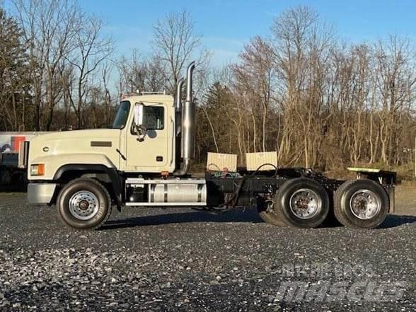 Mack CL733 Vetopöytäautot