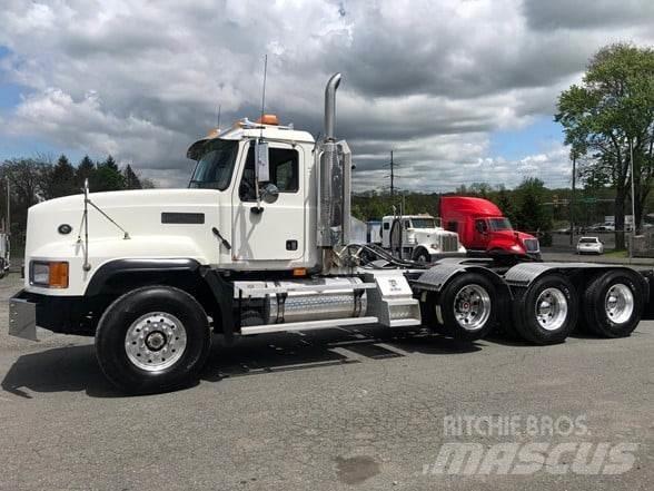 Mack CL733 Vetopöytäautot