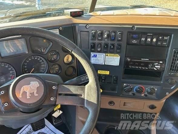 Mack GRANITE GU713 Sora- ja kippiautot