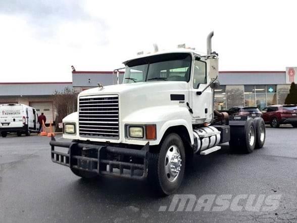 Mack PINNACLE CHU613 Vetopöytäautot