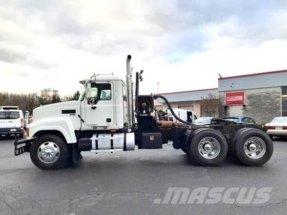 Mack PINNACLE CHU613 Vetopöytäautot