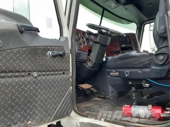 Mack PINNACLE CHU613 Vetopöytäautot