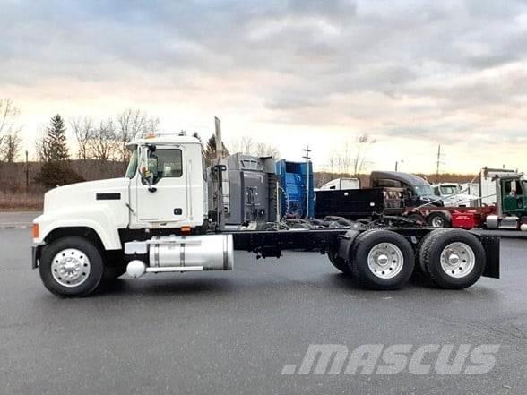 Mack PINNACLE CHU613 Vetopöytäautot