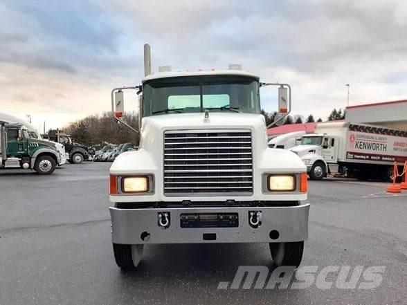 Mack PINNACLE CHU613 Vetopöytäautot