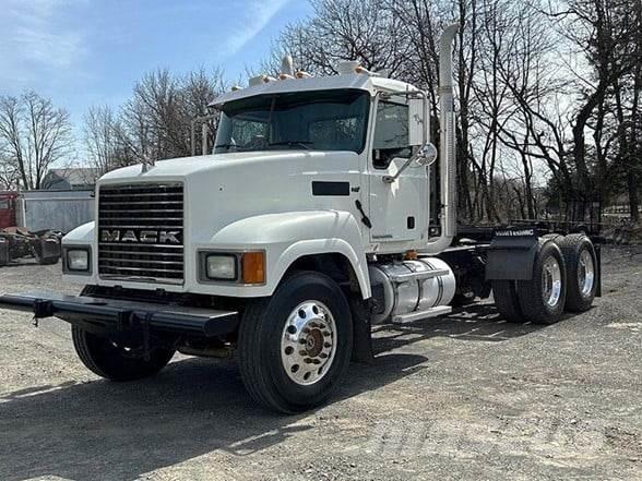 Mack PINNACLE CHU613 Vetopöytäautot
