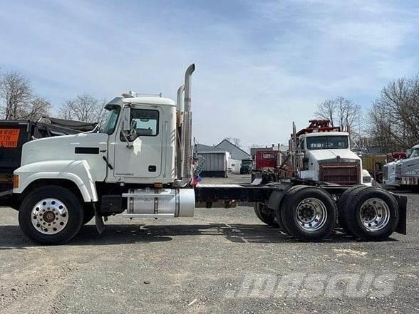 Mack PINNACLE CHU613 Vetopöytäautot