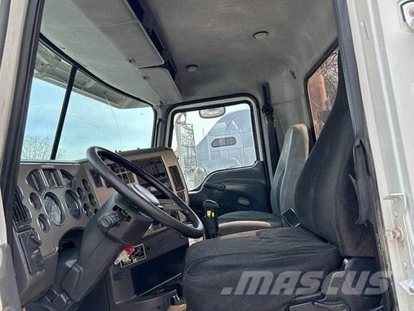 Mack PINNACLE CHU613 Vetopöytäautot