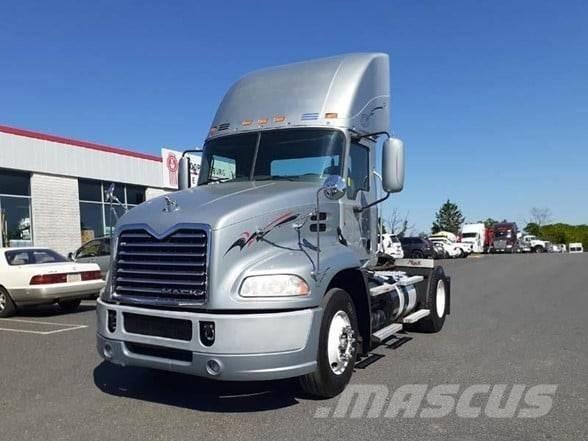 Mack PINNACLE CXU612 Vetopöytäautot