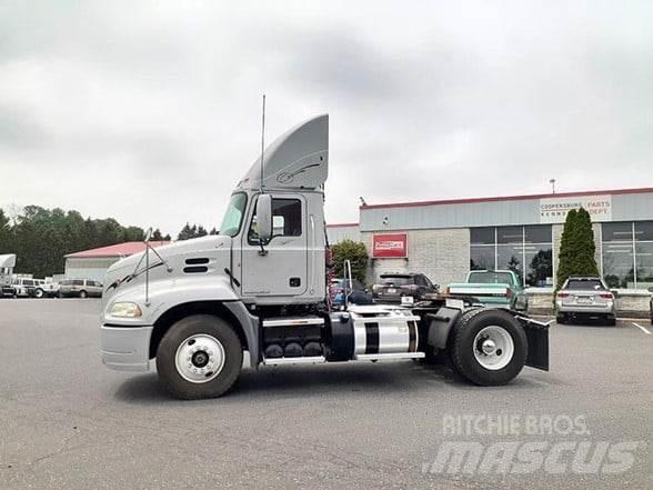 Mack PINNACLE CXU612 Vetopöytäautot