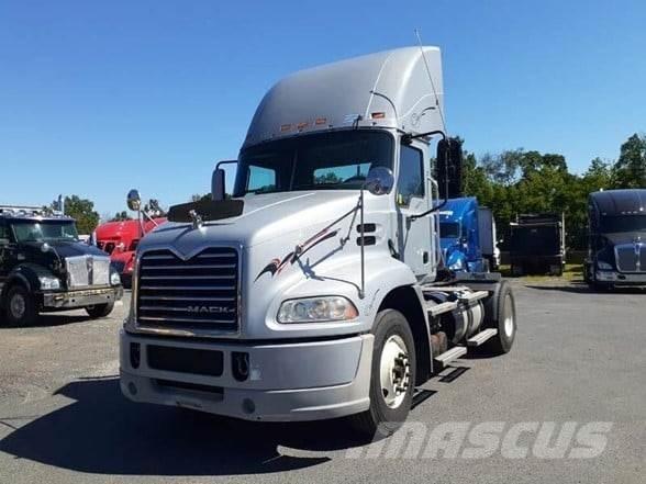 Mack PINNACLE CXU612 Vetopöytäautot