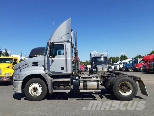 Mack PINNACLE CXU612 Vetopöytäautot