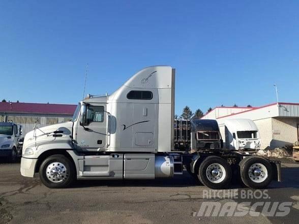 Mack PINNACLE CXU613 Vetopöytäautot