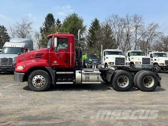Mack PINNACLE CXU613 Vetopöytäautot