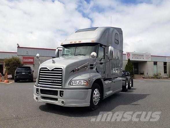 Mack PINNACLE CXU613 Vetopöytäautot