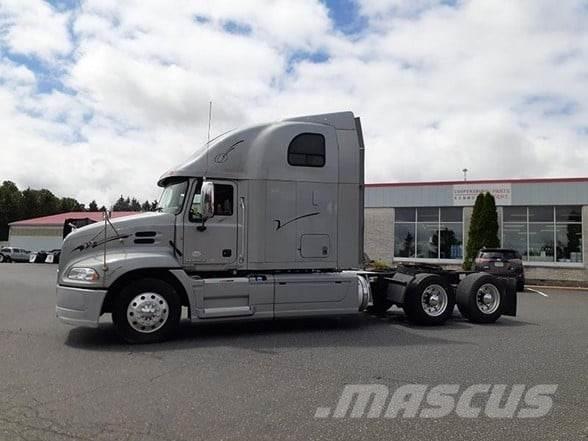Mack PINNACLE CXU613 Vetopöytäautot