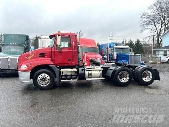 Mack PINNACLE CXU613 Vetopöytäautot