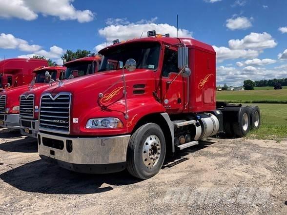 Mack PINNACLE CXU613 Vetopöytäautot