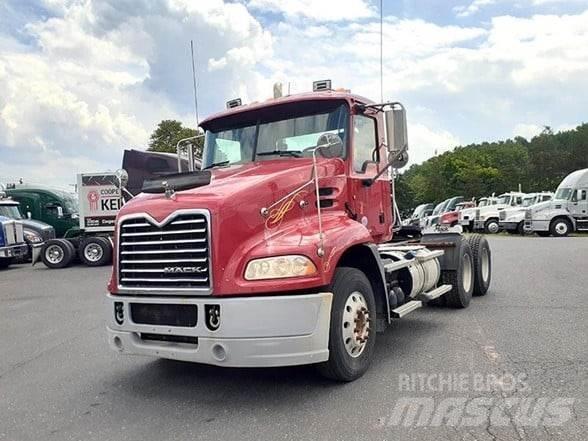 Mack PINNACLE CXU613 Vetopöytäautot