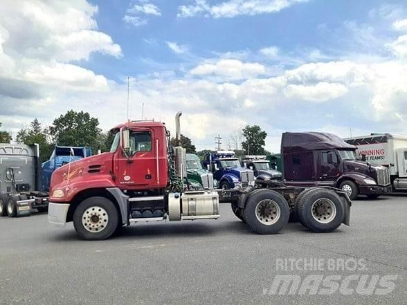 Mack PINNACLE CXU613 Vetopöytäautot