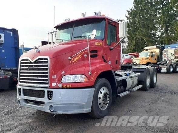 Mack PINNACLE CXU613 Vetopöytäautot