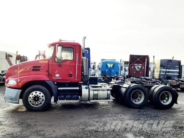 Mack PINNACLE CXU613 Vetopöytäautot