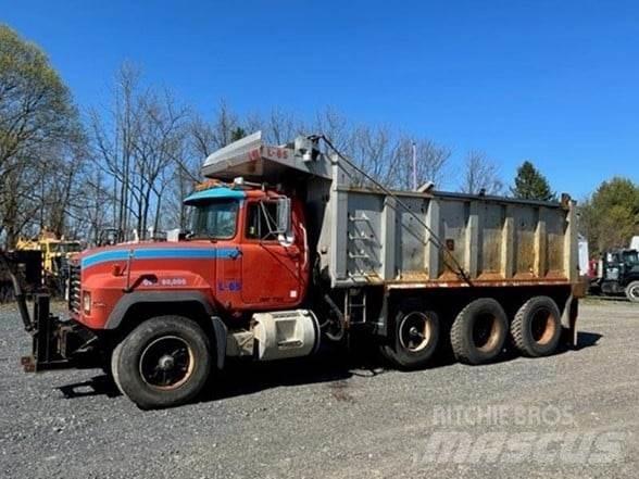 Mack RD688S Sora- ja kippiautot