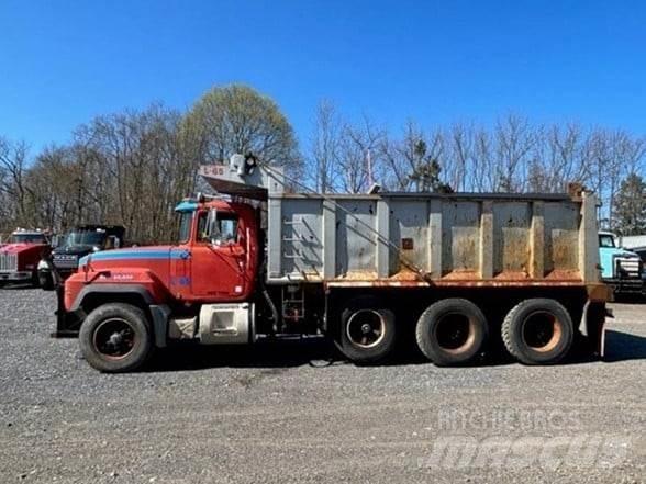 Mack RD688S Sora- ja kippiautot