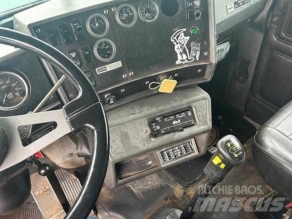 Mack RD688SX Sora- ja kippiautot