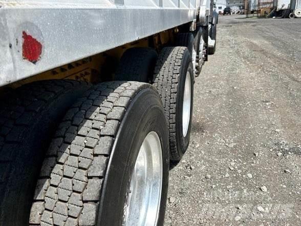Peterbilt 567 Sora- ja kippiautot