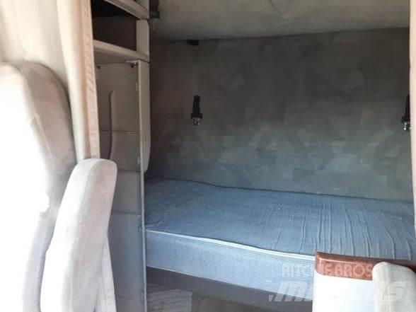 Volvo VNL64T670 Vetopöytäautot