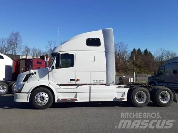 Volvo VNL64T670 Vetopöytäautot